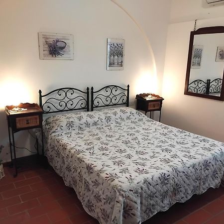 Agriturismo La Burraia Vicino A San Gimignano ガンバッシ・テルメ エクステリア 写真